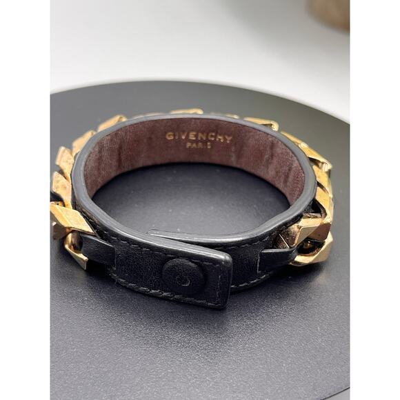 Givenchy Gold Tone Chain Link Black Leather Wrap Snap Bracelet Sz‎ M Italy - Picture 7 of 8